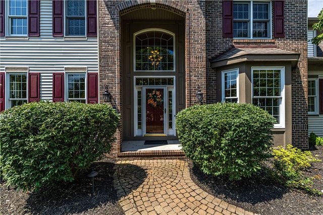 17 Royale Drive, Perinton, NY 14450