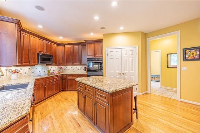 17 Royale Drive, Perinton, NY 14450