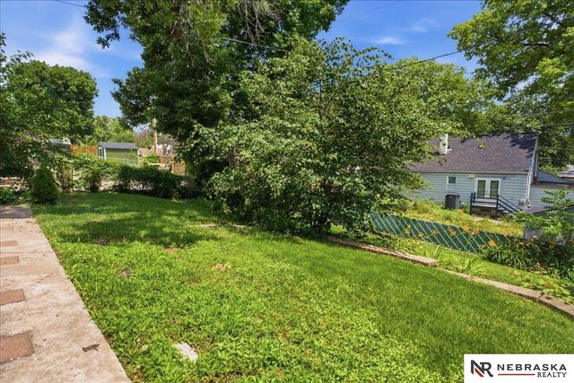 1323 S 51 Avenue, Omaha, NE 68106