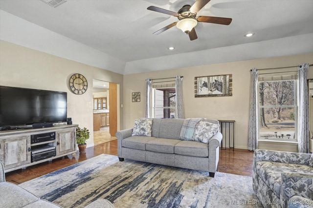 11549 S 49th West Avenue, Sapulpa, OK 74066