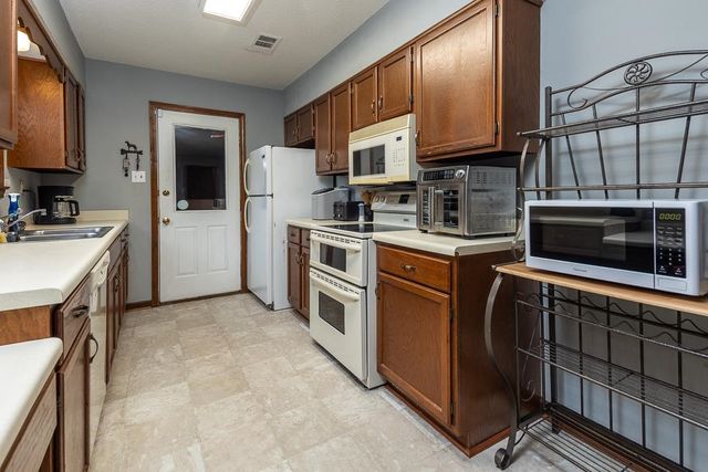 3307 YALEWOOD DR, Bartlett, TN 38134