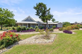 104 S 1st ST, Thorndale, TX 76577