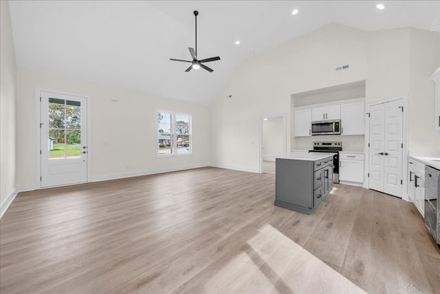 441 Sherwood Dr, Mcminnville, TN 37110