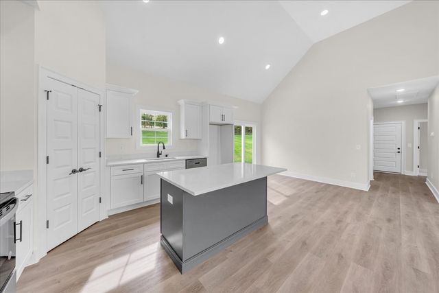 441 Sherwood Dr, Mcminnville, TN 37110