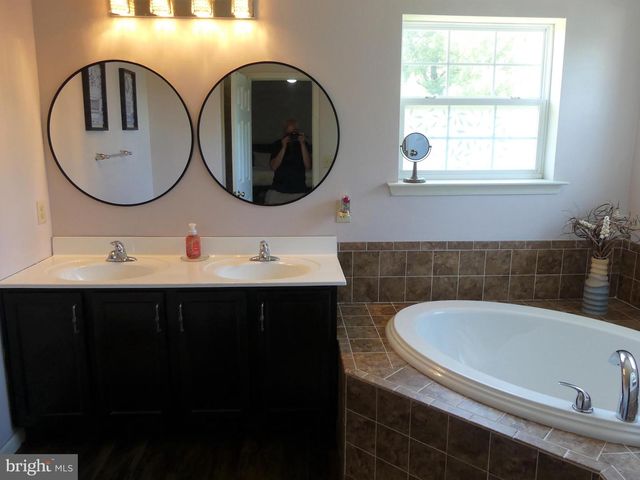 2137 LARKSPUR CT, Pennsburg, PA 18073