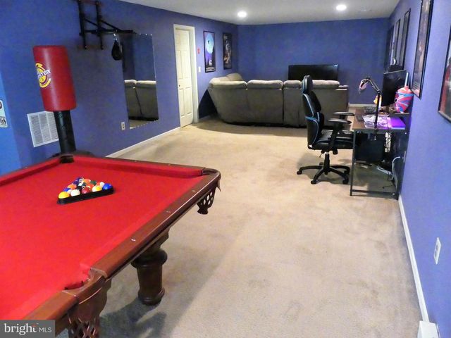 2137 LARKSPUR CT, Pennsburg, PA 18073