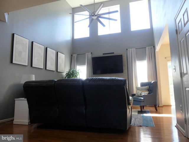 2137 LARKSPUR CT, Pennsburg, PA 18073