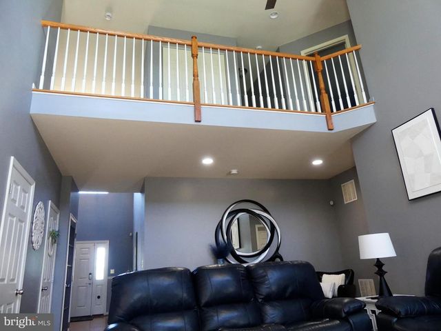 2137 LARKSPUR CT, Pennsburg, PA 18073