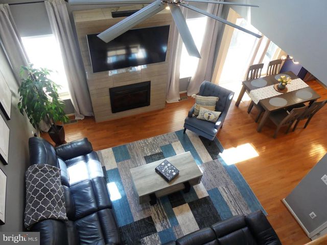 2137 LARKSPUR CT, Pennsburg, PA 18073