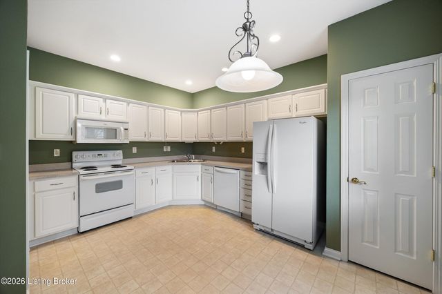 4002 Sugarberry Ct, Louisville, KY 40220