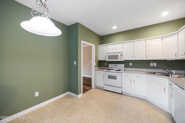 4002 Sugarberry Ct, Louisville, KY 40220