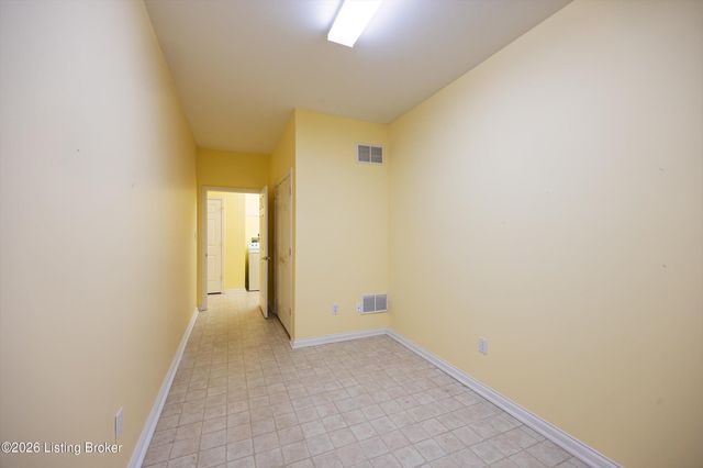 4002 Sugarberry Ct, Louisville, KY 40220