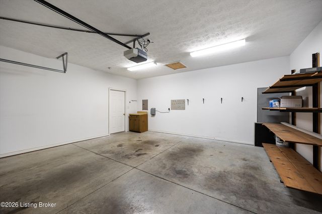 4002 Sugarberry Ct, Louisville, KY 40220