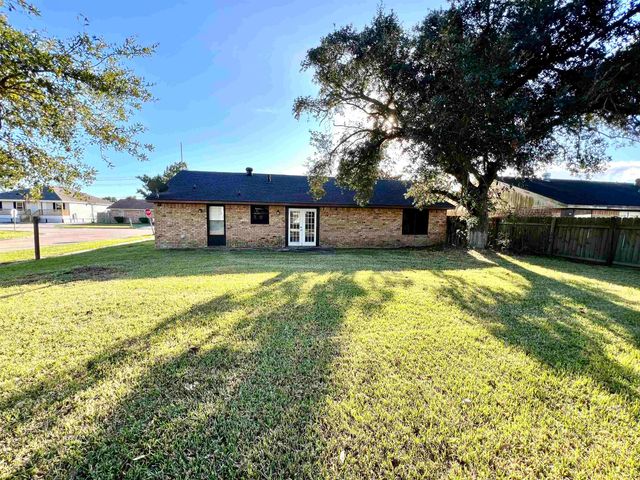 3625 Baker Dr, Houma, LA 70363