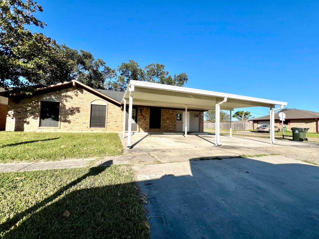 3625 Baker Dr, Houma, LA 70363