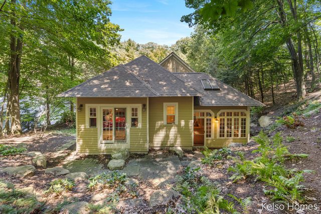 6664 Scenic Shores Drive, Holland, MI 49423
