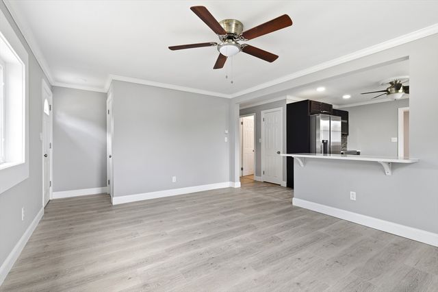 43 Chestnut Avenue, Auburn, MA 01501