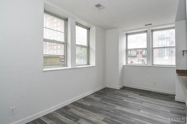 5330 Pershing Avenue 106, St Louis, MO 63112