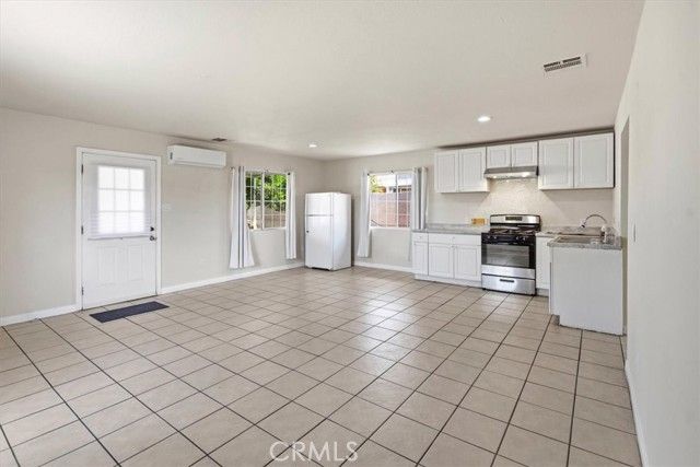 13881 Daventry, Pacoima (los Angeles), CA 91331