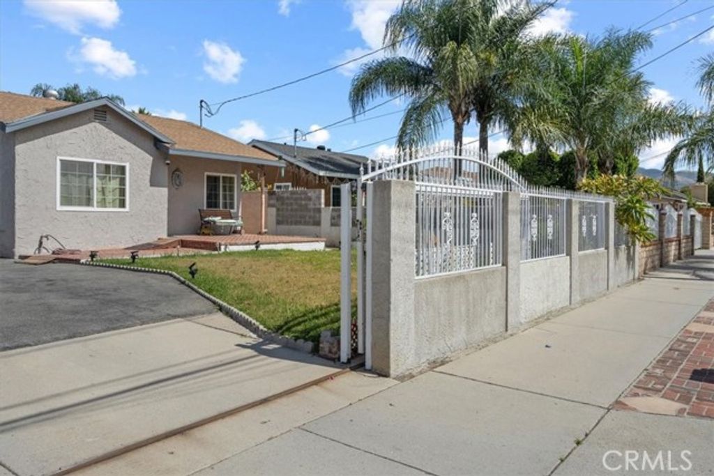 13881 Daventry, Pacoima (los Angeles), CA 91331