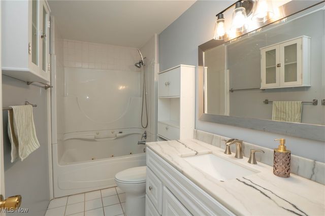 5648 Hill Run Circle NW, Massillon, OH 44646