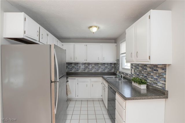 5648 Hill Run Circle NW, Massillon, OH 44646