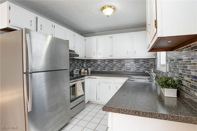 5648 Hill Run Circle NW, Massillon, OH 44646