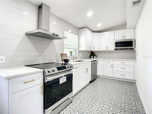 110 PALM PLACE, Daytona Beach, FL 32114