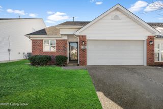 140 Charlton Wynde Dr, Louisville, KY 40245