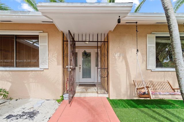 17130 SW 93rd Ave, Palmetto Bay, FL 33157