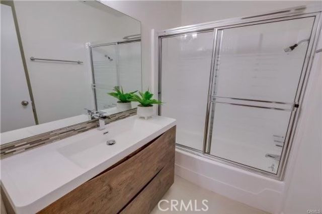 12720 Burbank 114, Valley Village, CA 91607