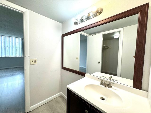 484 NW 165th St Rd A-411, Miami, FL 33169