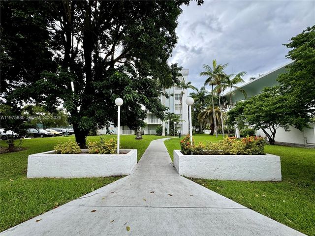 484 NW 165th St Rd A-411, Miami, FL 33169