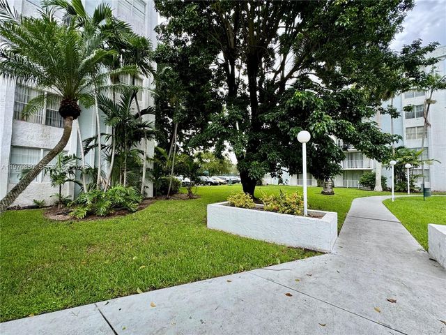 484 NW 165th St Rd A-411, Miami, FL 33169