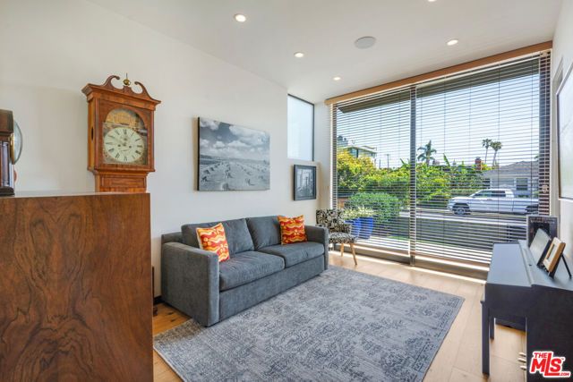 2325 Cloy Avenue, Venice (los Angeles), CA 90291