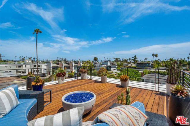 2325 Cloy Avenue, Venice (los Angeles), CA 90291