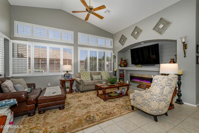 18399 N KRISTA Way, Surprise, AZ 85374