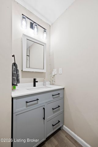 9806 Caven Ave, Louisville, KY 40229