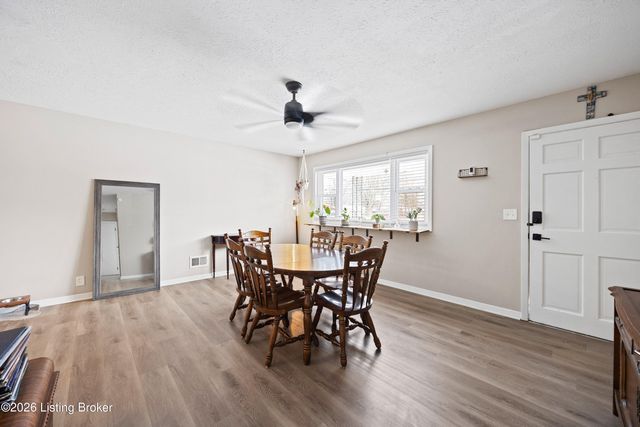 9806 Caven Ave, Louisville, KY 40229