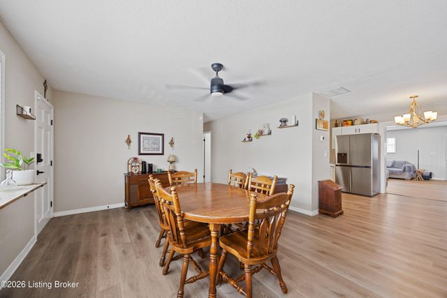 9806 Caven Ave, Louisville, KY 40229