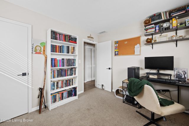 9806 Caven Ave, Louisville, KY 40229