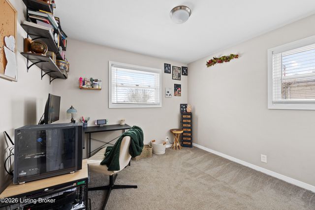 9806 Caven Ave, Louisville, KY 40229