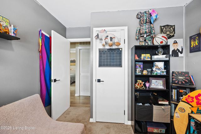 9806 Caven Ave, Louisville, KY 40229