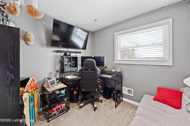 9806 Caven Ave, Louisville, KY 40229