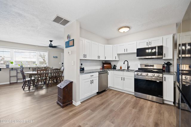 9806 Caven Ave, Louisville, KY 40229