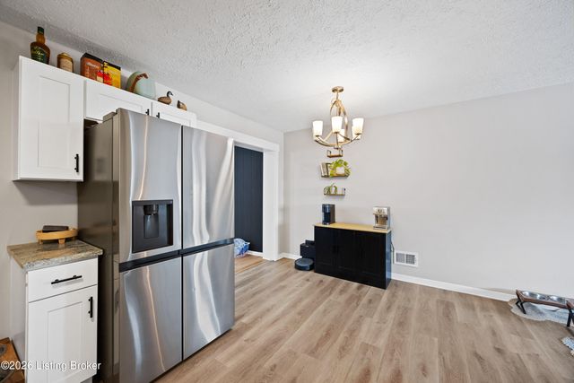 9806 Caven Ave, Louisville, KY 40229