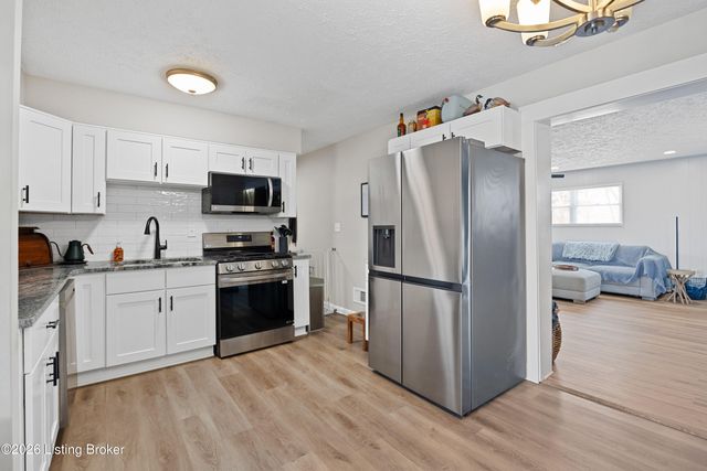 9806 Caven Ave, Louisville, KY 40229