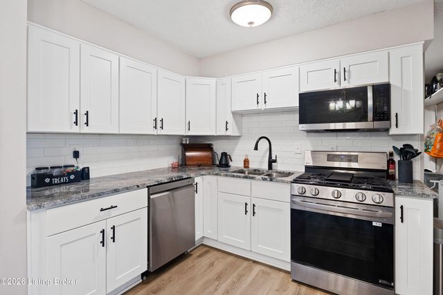 9806 Caven Ave, Louisville, KY 40229