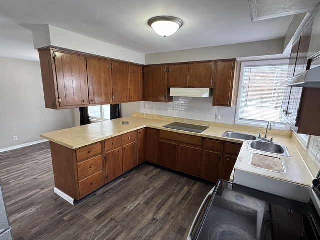 921 W Grand Avenue, Beloit, WI 53511