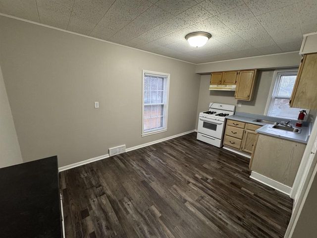 921 W Grand Avenue, Beloit, WI 53511